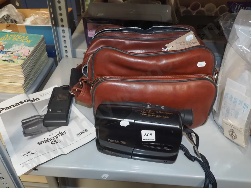 Panasonic video camera, original vinyl bag and accessories Image 1++