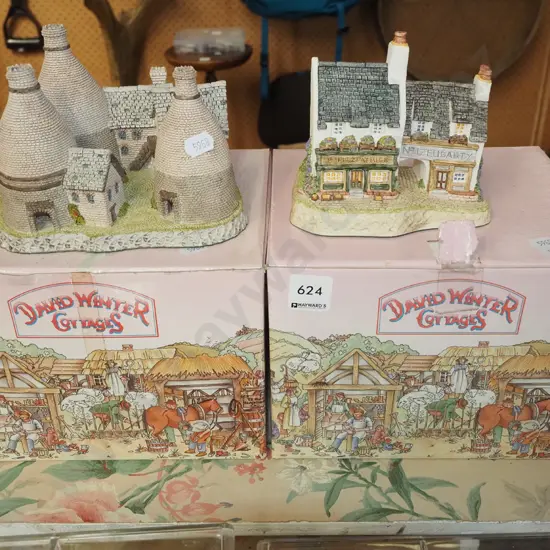 2x boxed David Winter cottages