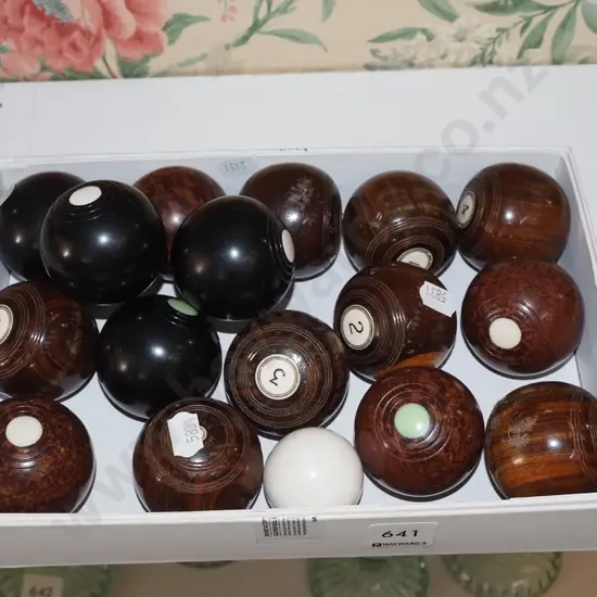 boxed set of table bowls