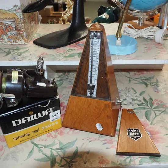 vintage Daiwa spinning reel, metronome