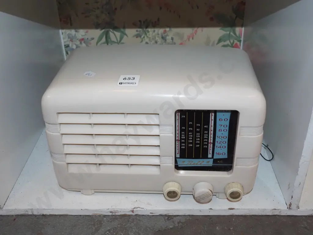 Bell plastic cased mantle radio Image 1++