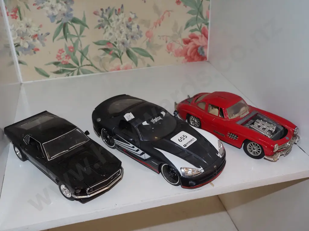 3x diecast model vehicles Image 1++