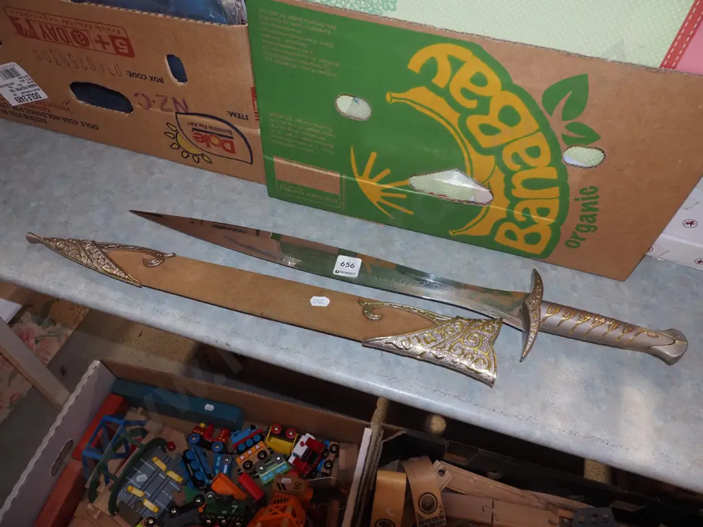 Lord of the Rings Sting sword and sheath Image 1++