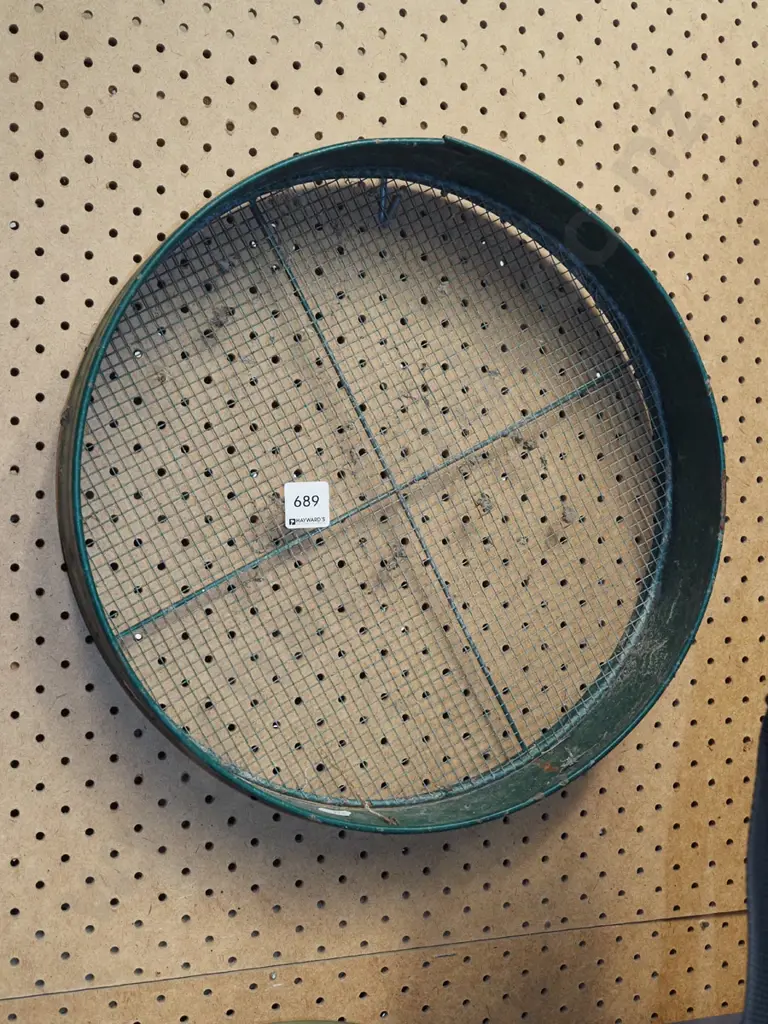 green metal garden sieve Image 1++