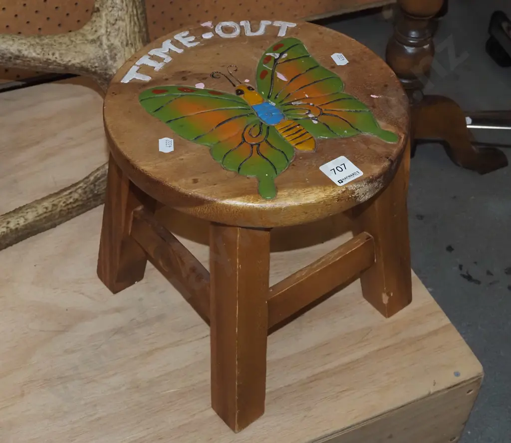 child's stool Image 1++