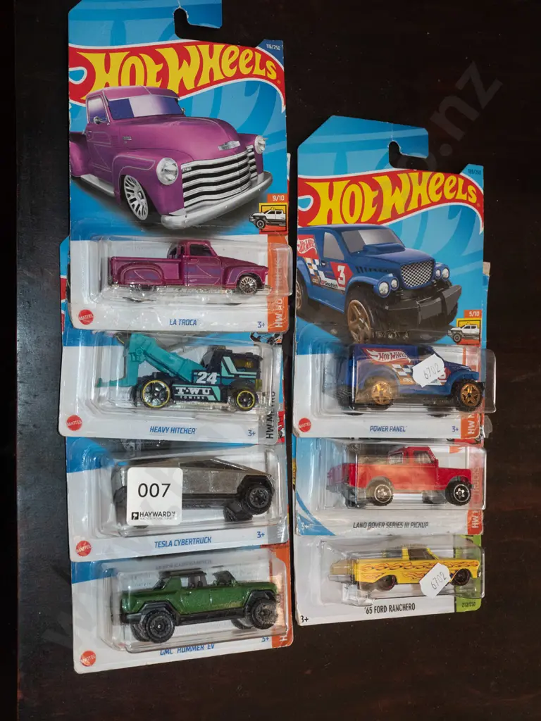 7x carded Hotwheels toy vehicles Image 1++