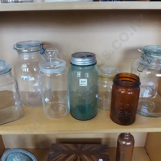 shelf, glass storage jars H2700