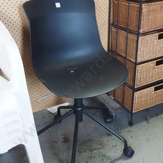black plastic office chair