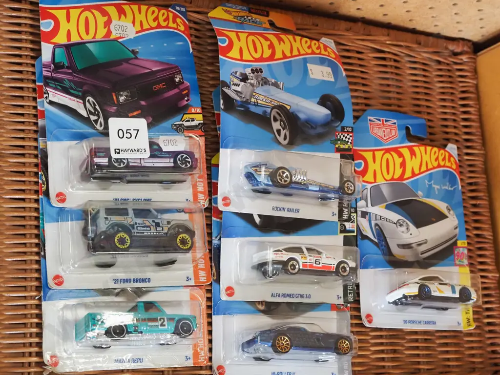 7x carded Hotwheels toy vehicles Image 1++