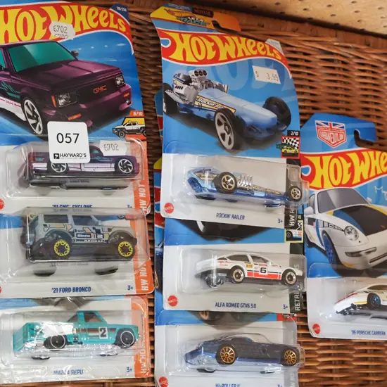 7x carded Hotwheels toy vehicles