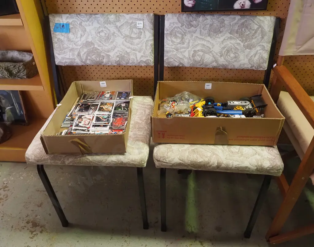 2x metal upholstered reception chairs Image 1++