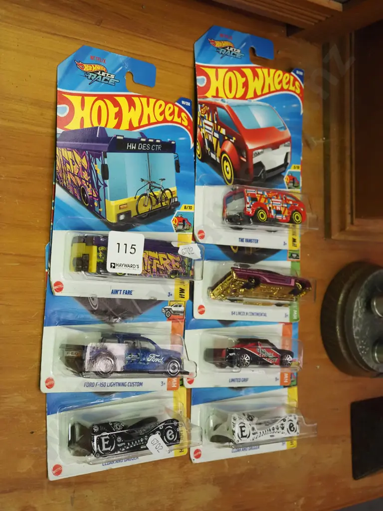 7x carded Hotwheels toy vehicles Image 1++