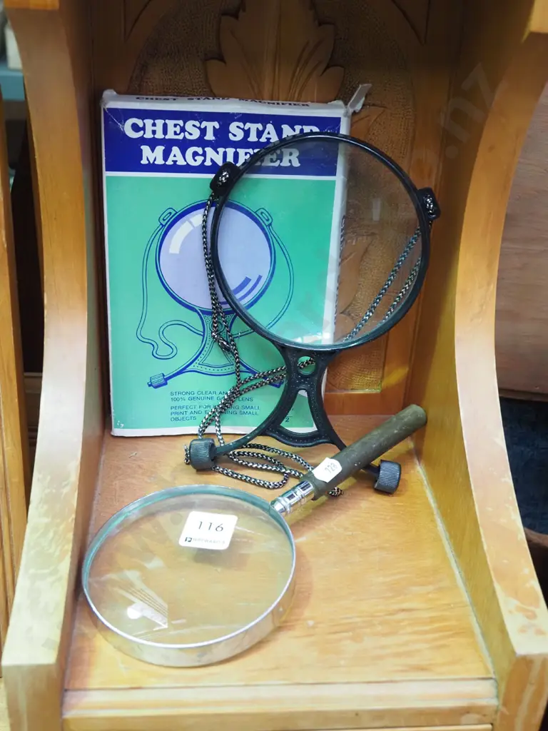 2x magnifying glasses Image 1++