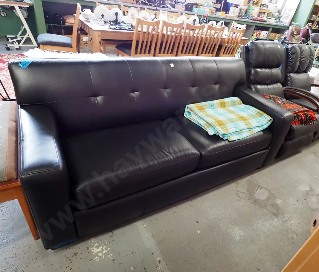 black leather deep buttoned 3 seater settee in good condition H860 W1920 D900 Image 1++