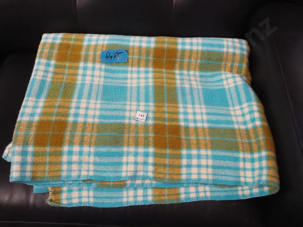 checked woollen blanket Image 1++