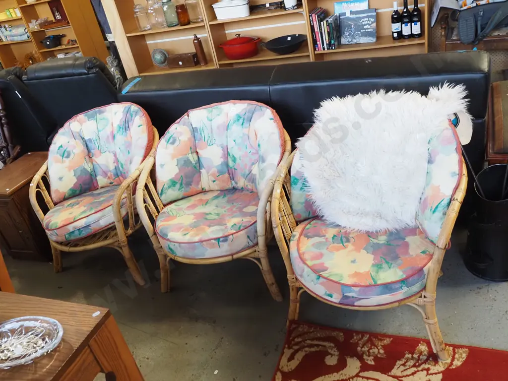 3x bamooptio tub chairs with floral cushions Image 1++