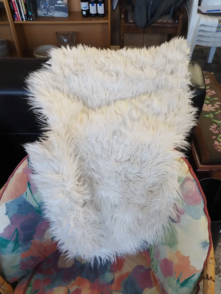 faux white sheepskin Image 1++