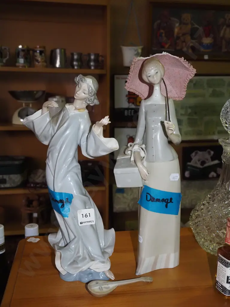 2x Nao figurines - both have damage Tallest H250 Image 1++