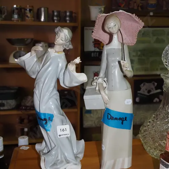 2x Nao figurines - both have damage Tallest H250