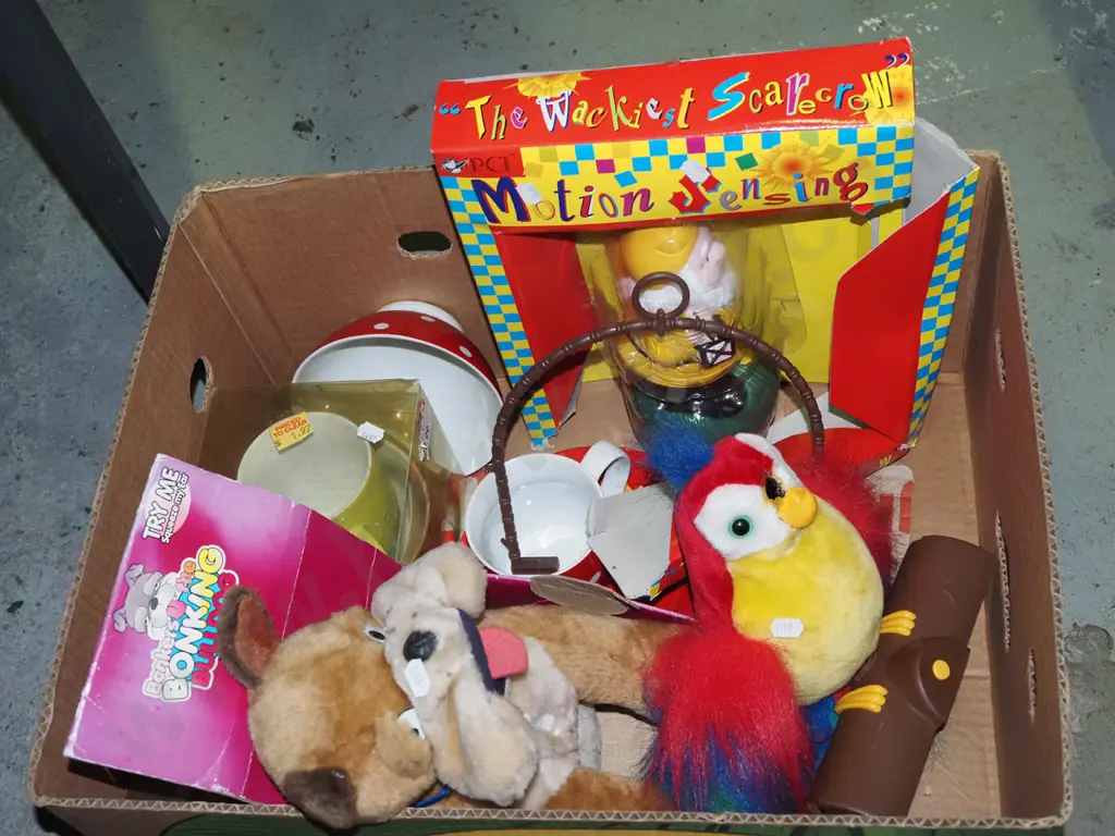 box; childrens toys, polka dot breakfast set, cup and bowl Image 1++