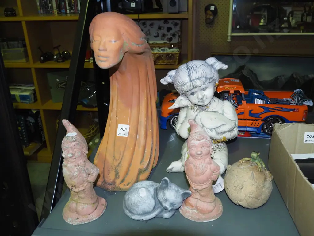 assorted gardenornaments Tallest H340 Image 1++