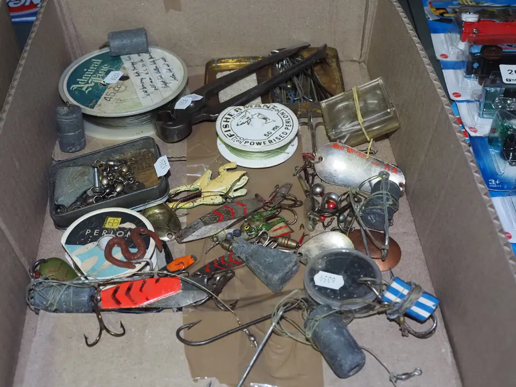 box; fishing lures, sinkers, hooks etc Image 1++