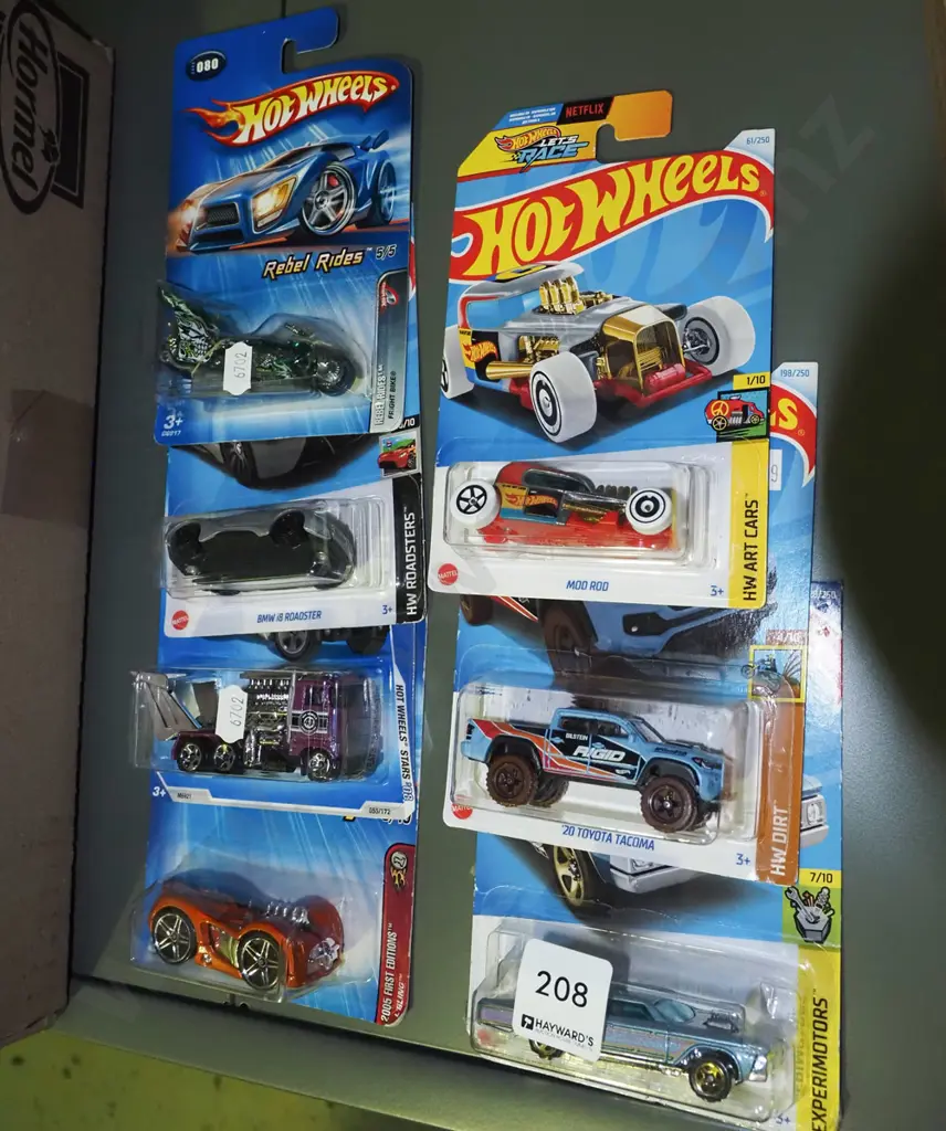 7x carded Hotwheels toy vehicles Image 1++