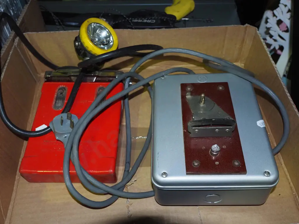 miners lantern, 1 pothr electrical component for controller Image 1++