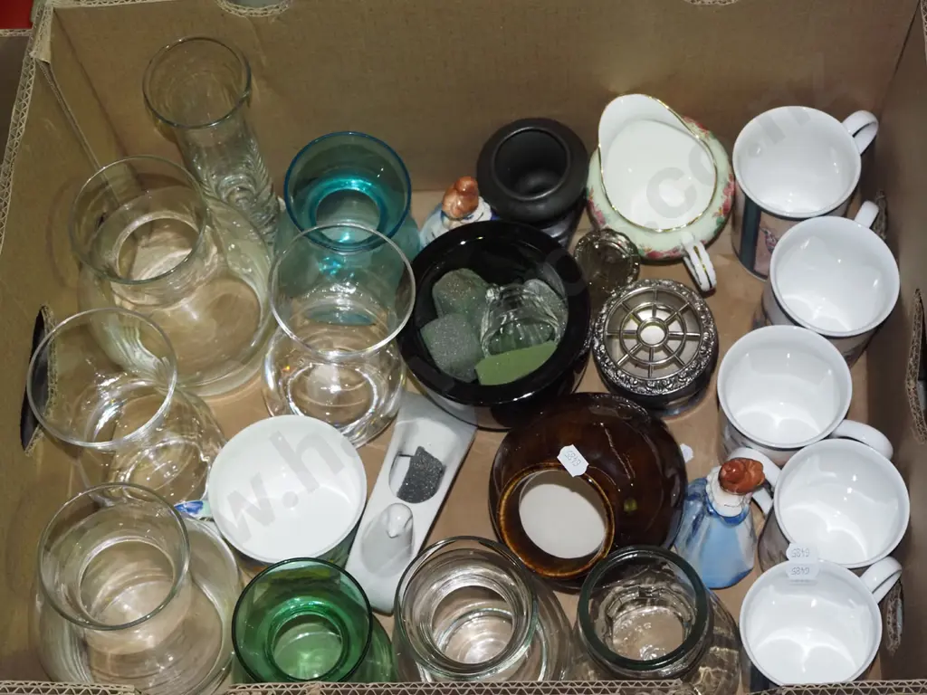 box; coffee cups, glass carafes, jugs etc Image 1++
