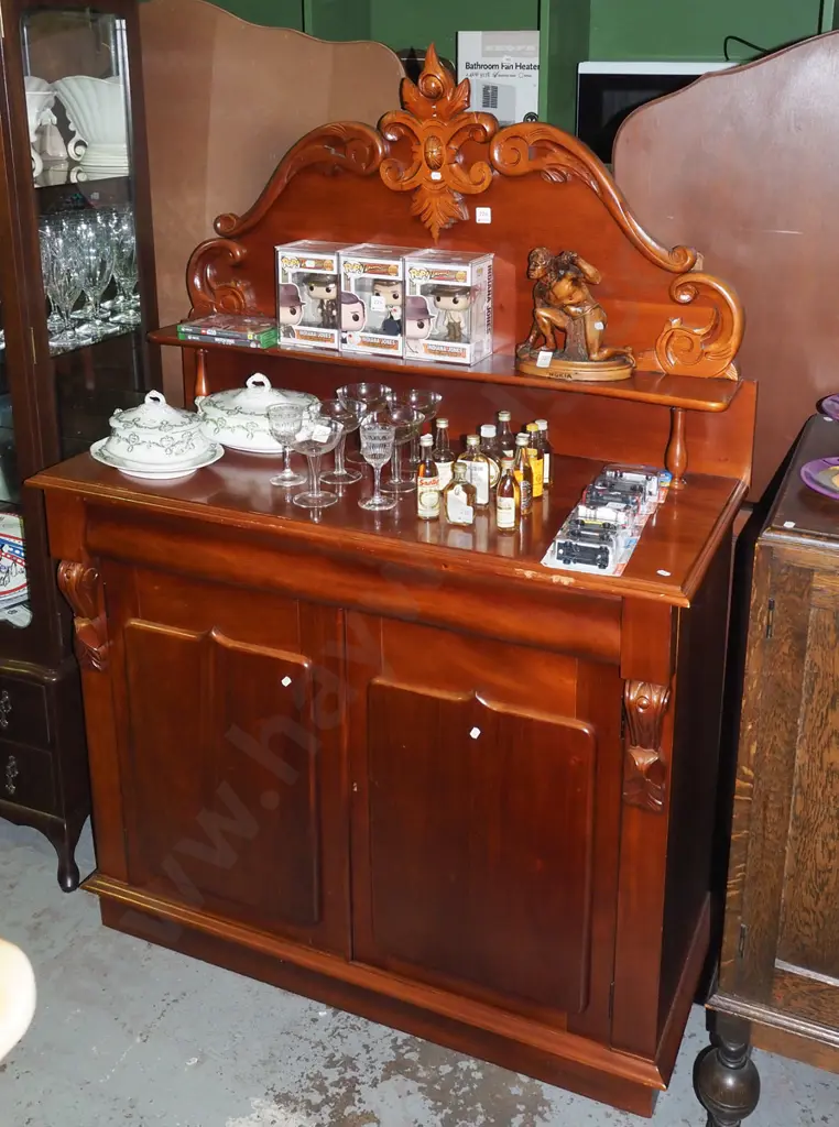 reproduction mahogany 2 door 1 drawer buffet sidebaor d- some scratches to top, lined cutlery drawer Image 1++