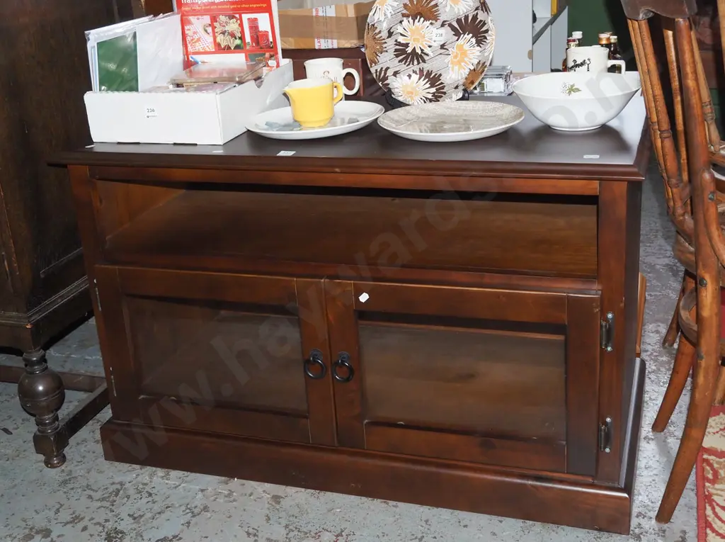 dark stained pine entertainemnt unit 2 2 glazed dors H630 W1000 D485 Image 1++
