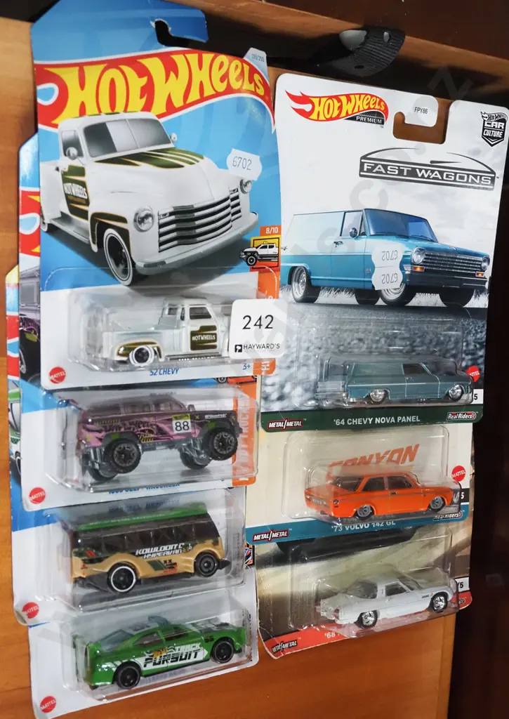 7x carded Hotwheels toy vehicles Image 1++
