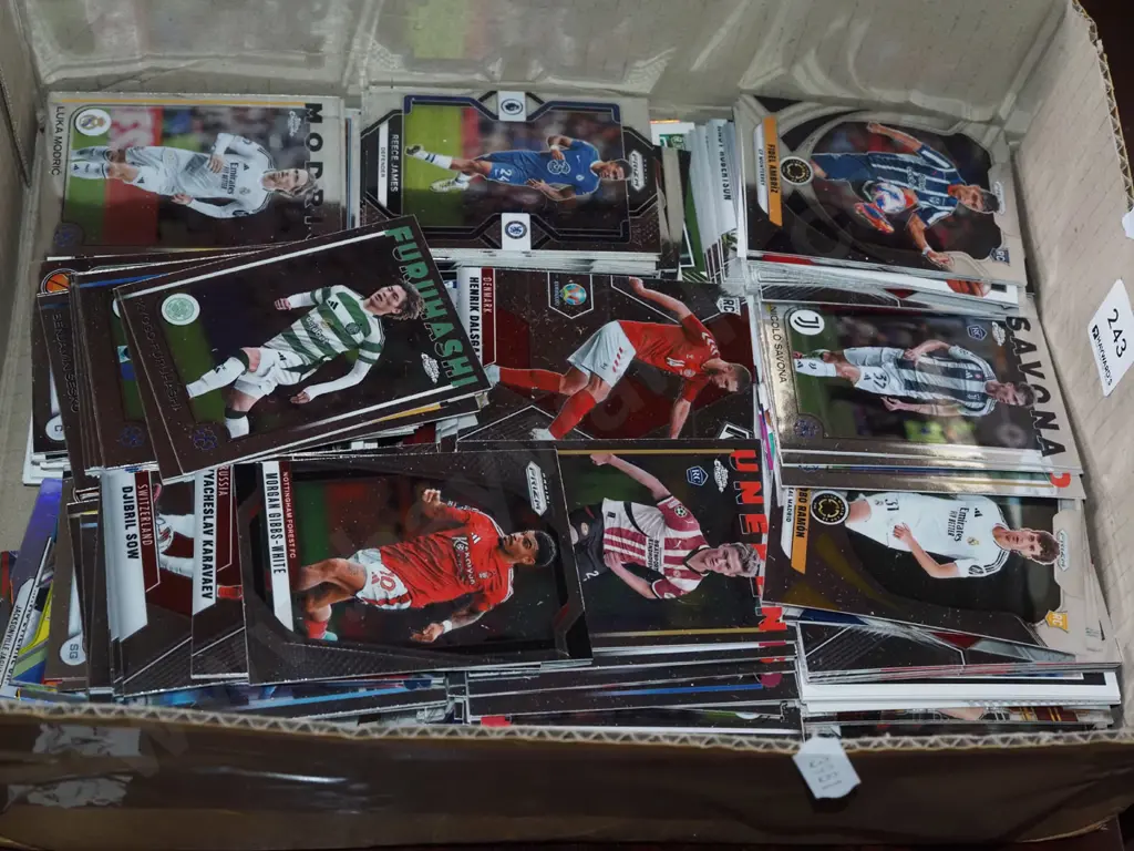 box of football collector card Image 1++