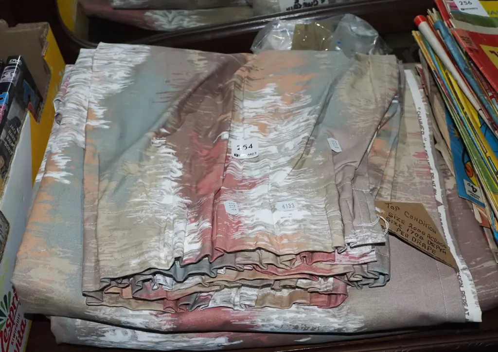 2x curtains W2000 Drop1700 percurtain Image 1++