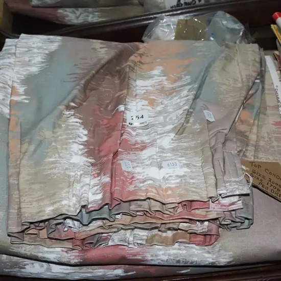 2x curtains W2000 Drop1700 percurtain