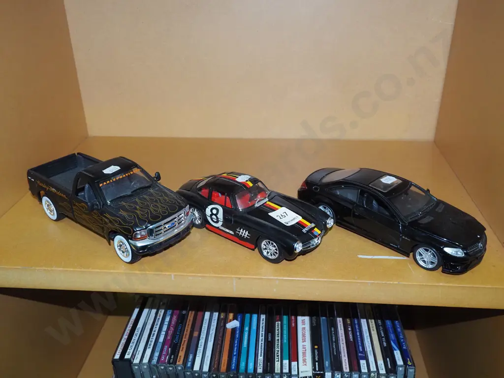 3x diecast model vehicles Image 1++