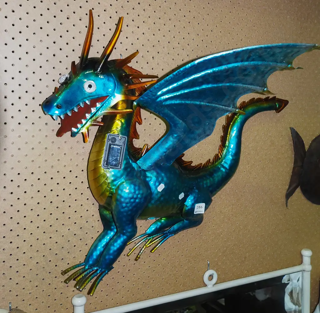 pressed tin solar powered light up eyes garden art dargon Diam660 Image 1++