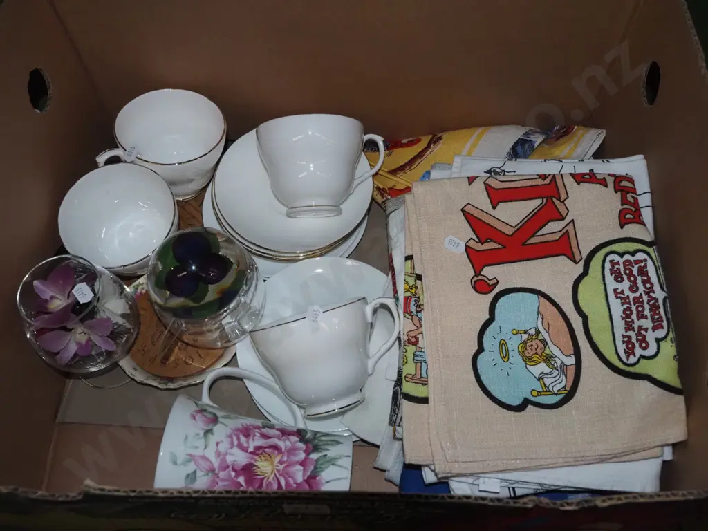 box; linen tea towels, cups, saucers etc Image 1++
