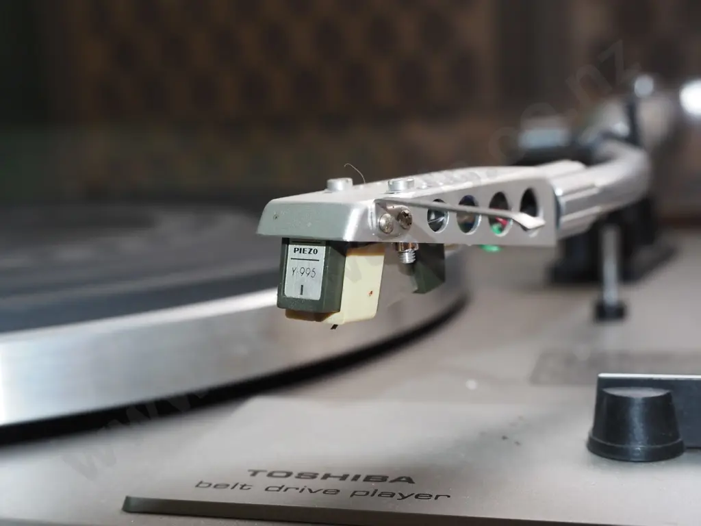 Toshiba stereo, tuner, turntable, cassette player - As Is No Returns Image 1++