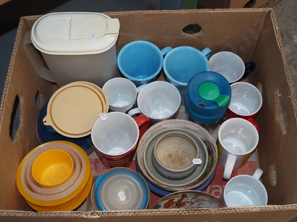 box; coffee cups, keep cups, Tupperware Image 1++