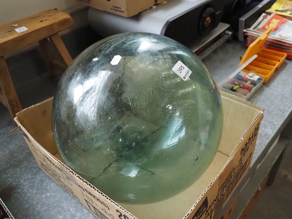 large glass globe Diam300 Image 1++