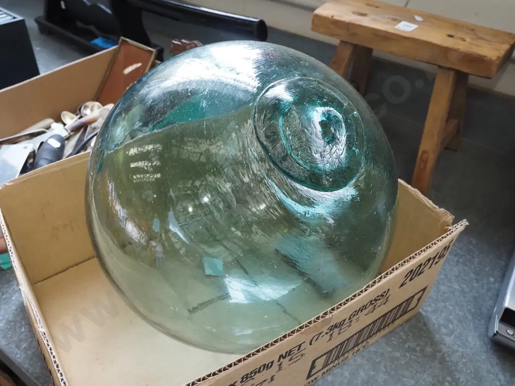 large glass globe Diam300 Image 1++