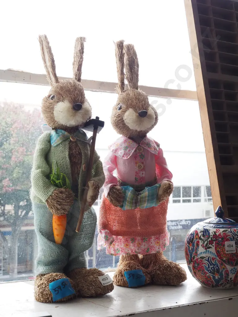 2x Easter bunny figurines H580 Image 1++