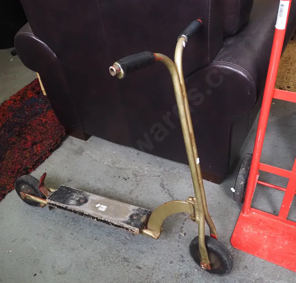 vintage child's scooter Image 1++