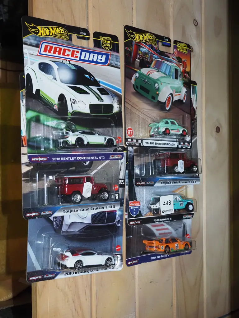 7x carded Hotwheels toy vehicles Image 1++