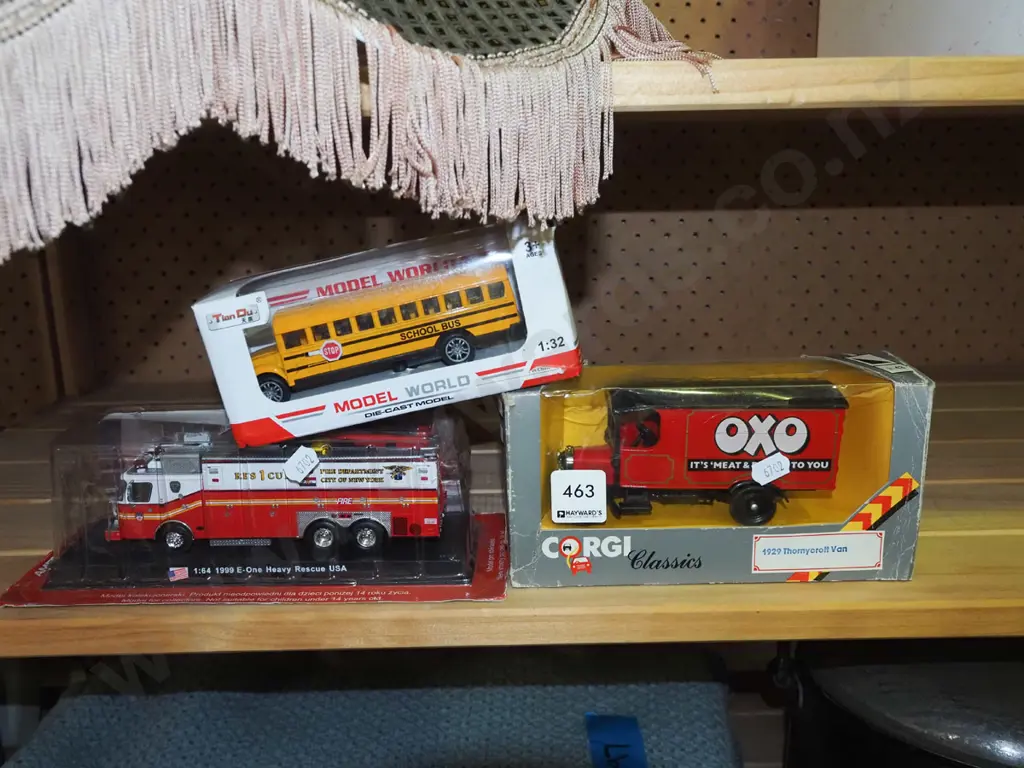 3x boxed diecast model vehicles Image 1++