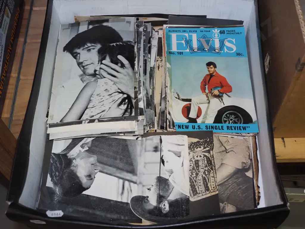 box; Elvis memorabilia Image 1++