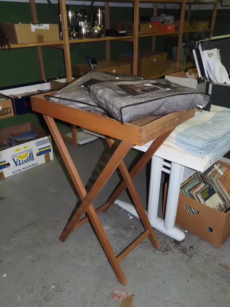 butler's tray and stand Image 1++