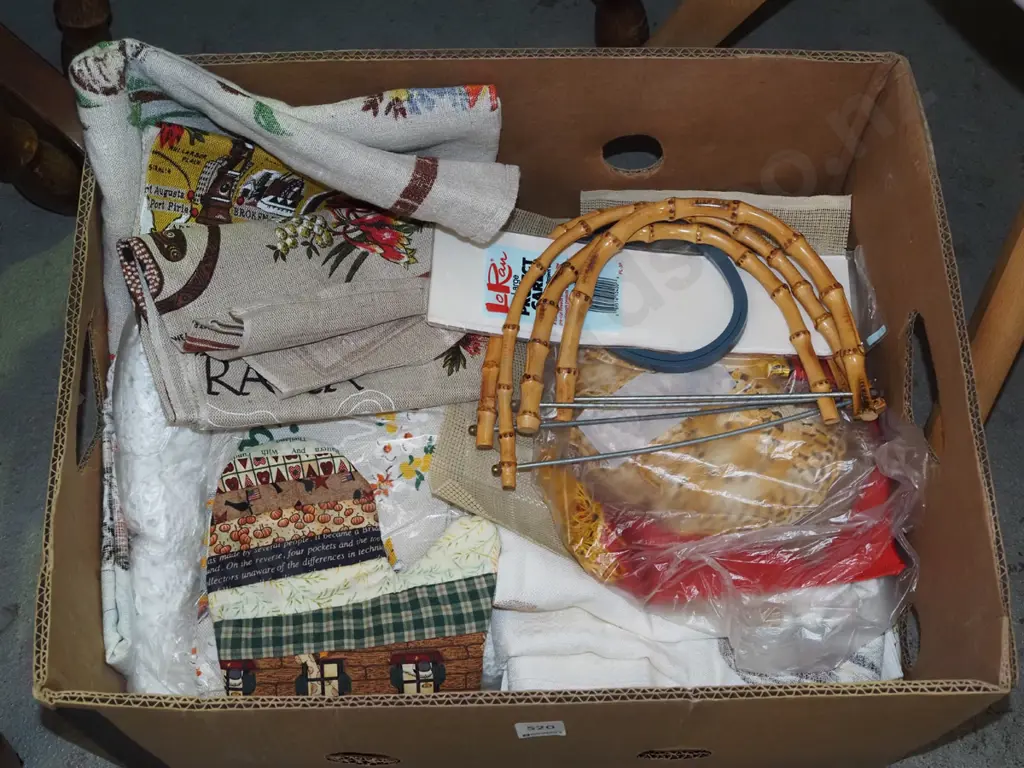 box; table cloths, tea towels etc Image 1++