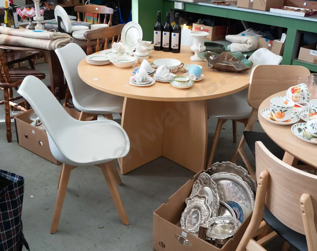 mdf faux wood veneer circular table with 4x white vinyl chairs H730 Diam1200 Image 1++